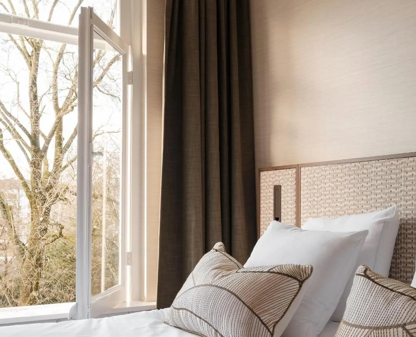 Amsterdam Hotel Parklane 4*,